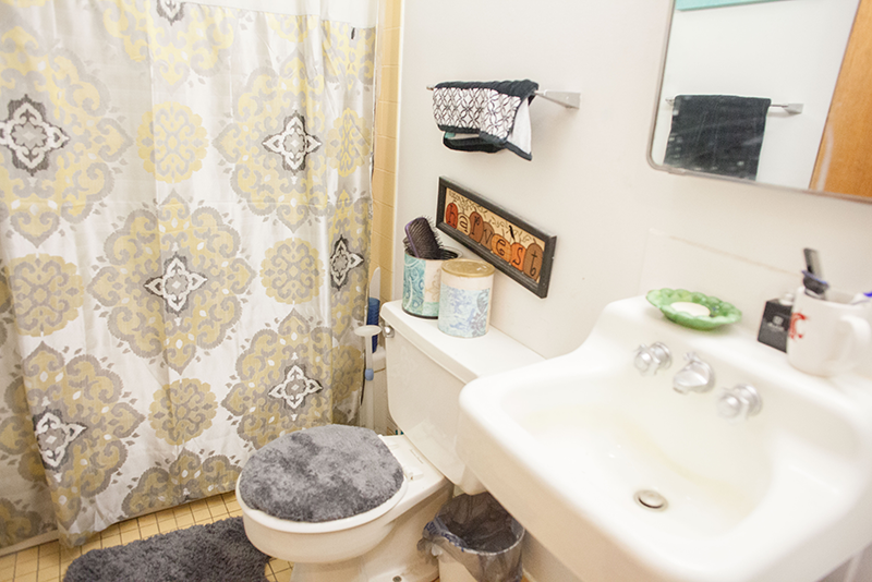 Kamiak Two Bedroom Bathroom